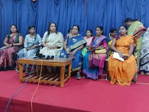 ಸಿಕೆಬಿ-1 ಸುದ್ದಿಗೋಷ್ಟಿಯಲ್ಲಿ ಕರ್ನಾಟಕ ಪ್ರದೇಶ ಮಹಿಳಾ ಕಾಂಗ್ರೆಸ್ ನ ಚಿಕ್ಕಬಳ್ಳಾಪುರ ಜಿಲ್ಲೆಯ ಉಸ್ತುವಾರಿ ಮಮತಾಮೂರ್ತಿ ಮಾತನಾಡಿದರು.     | Kannada Prabha